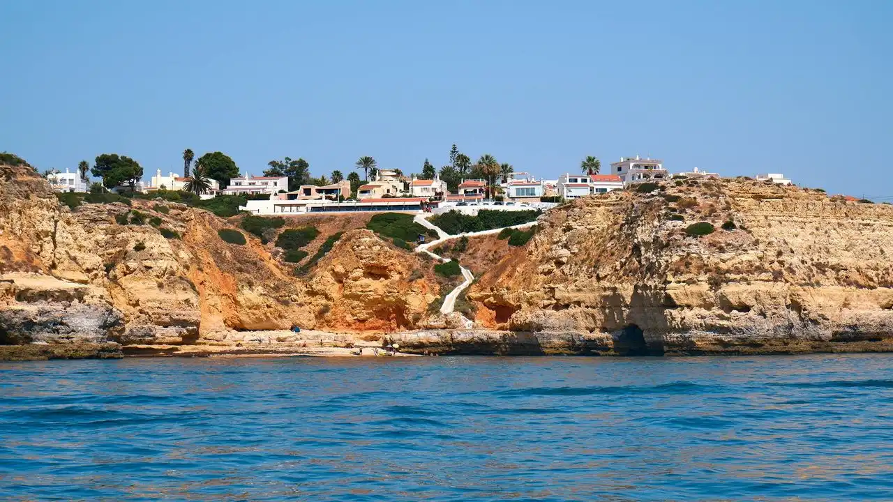 Spanish Vs. Portuguese: Key Differences And Similarities